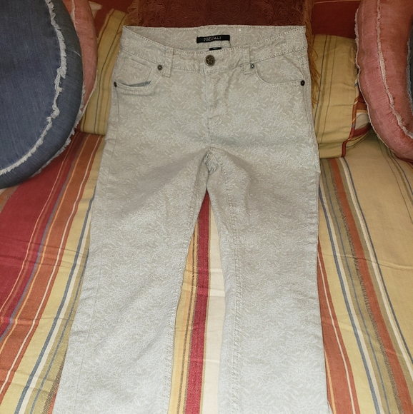 Roz & Ali Denim - Ladie's khaki and white flowered denim jeans sz 6